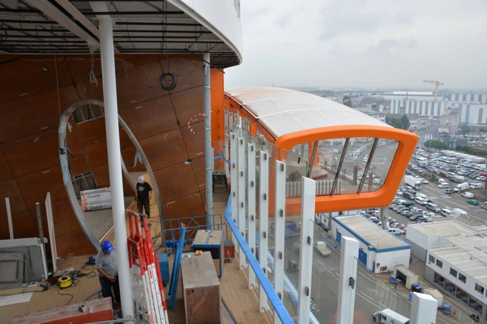 195830 celebrity edge