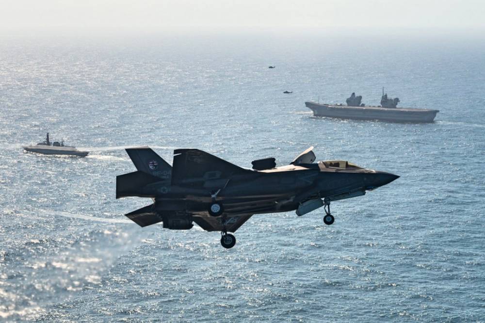 196083 queen elizabeth f-35b