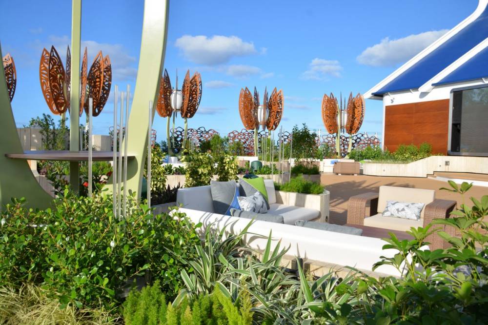 199417 Celebrity edge rofftop garden
