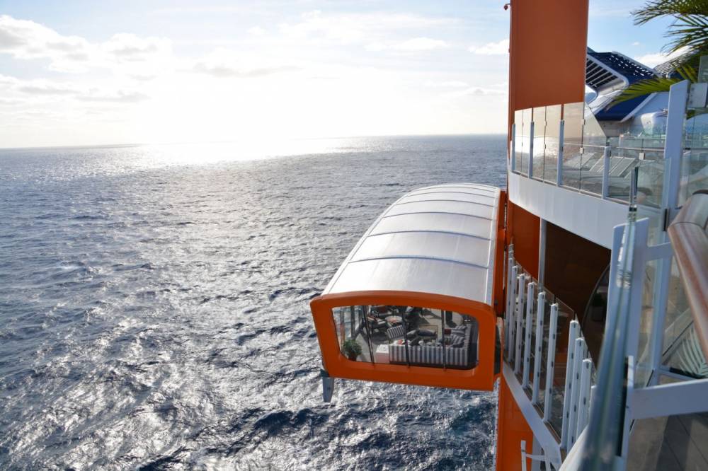 199490 Celebrity edge magic carpet