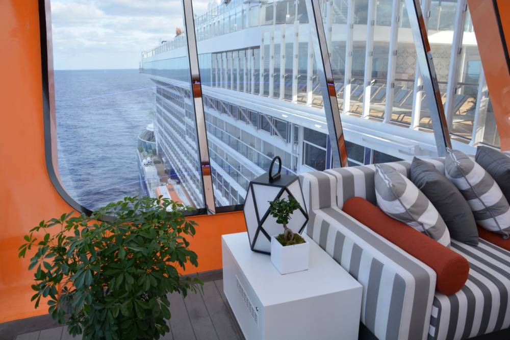 199496 Celebrity edge magic carpet