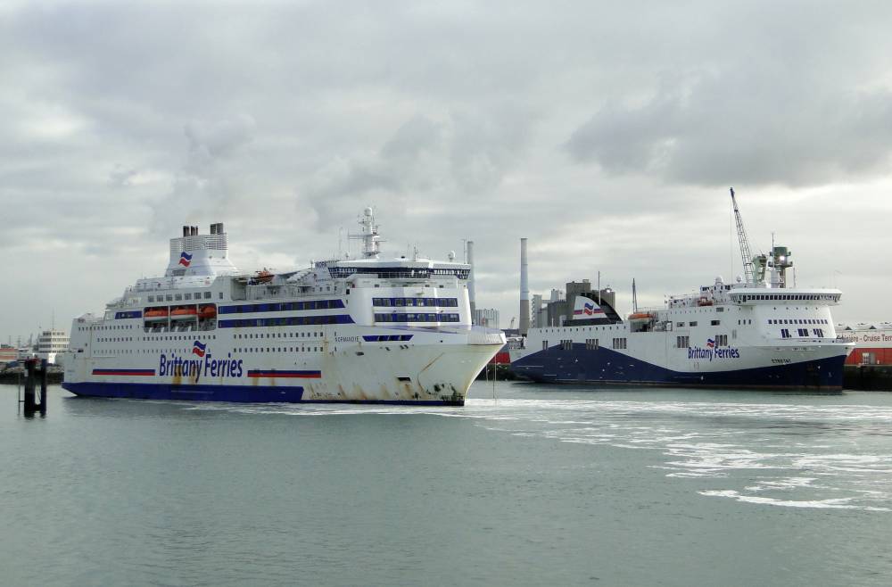 201989 brittany ferries normandie etretat