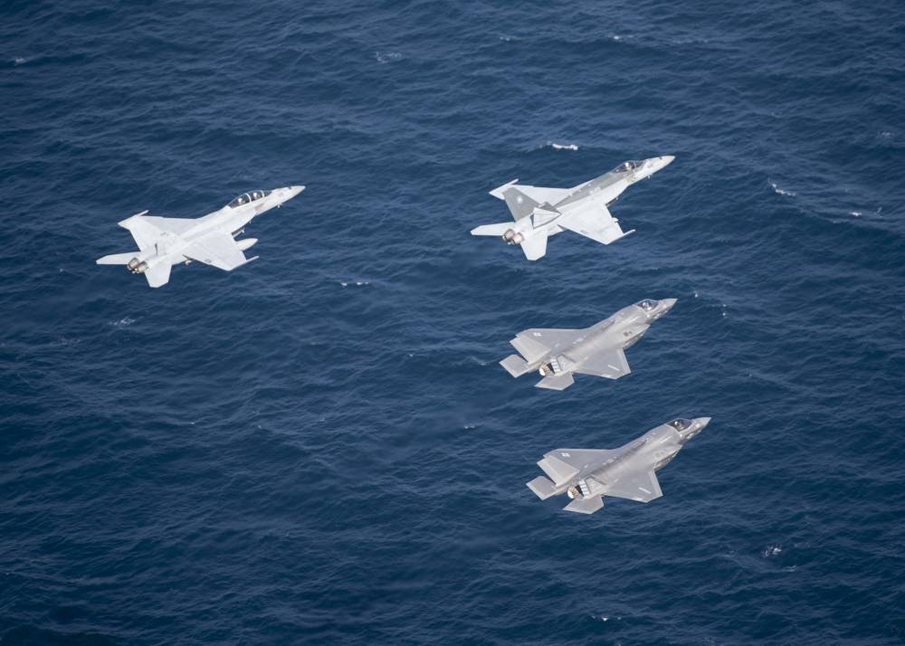 202084 f-35b F:A-18F