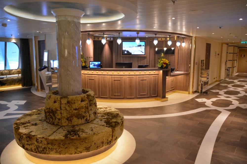 204925 costa venezia atrium