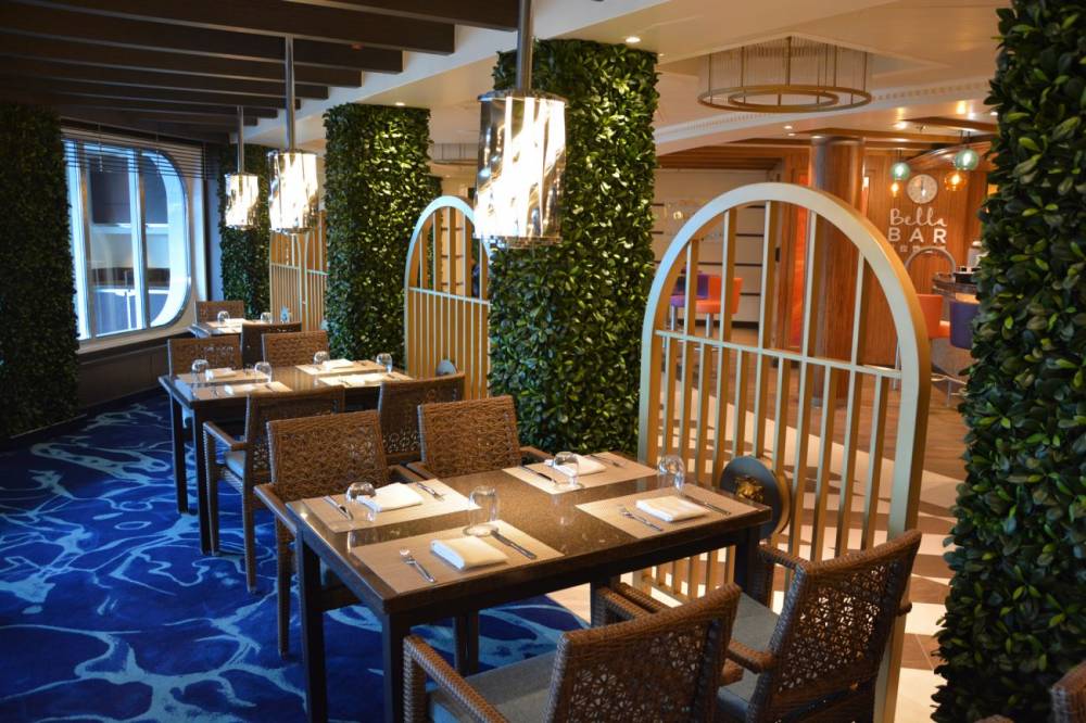 205125 costa venezia restaurant fruits de mer
