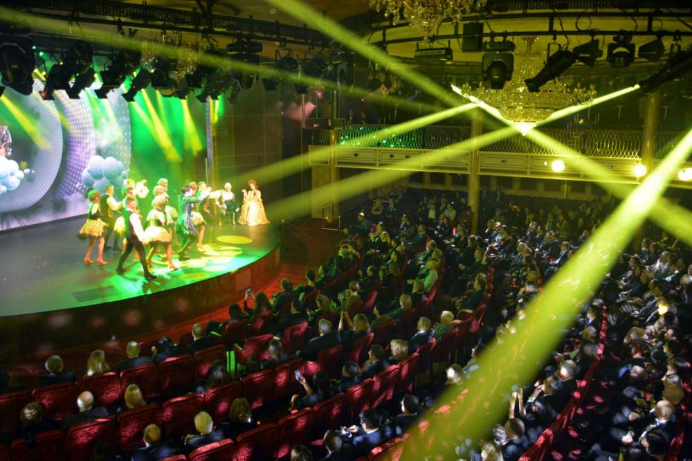 205213 costa venezia theatre