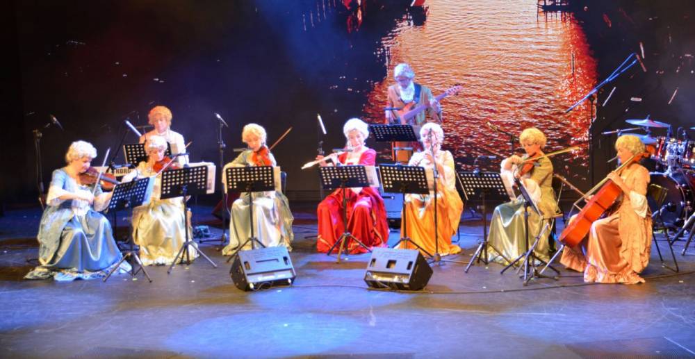 205227 costa venezia theatre