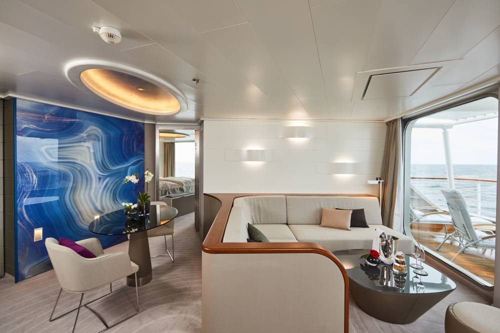 208487 hapag-lloyd hanseatic nature grand suite
