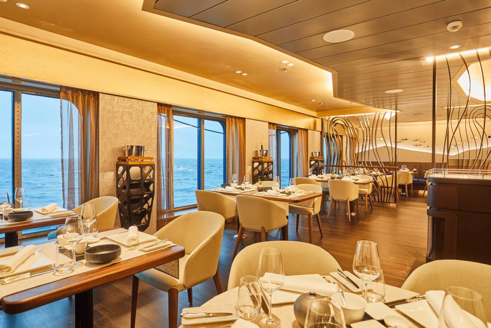 208501 hapag-lloyd hanseatic nature restaurant hamptons
