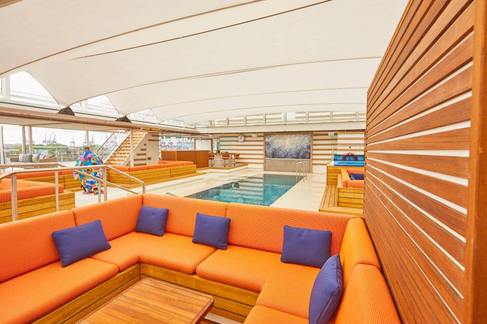 208521 hapag-lloyd hanseatic nature pool deck
