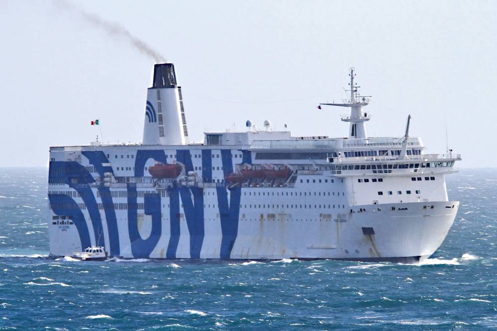 Un ferry italien sert d’hôtel flottant à Brest | Mer et Marine