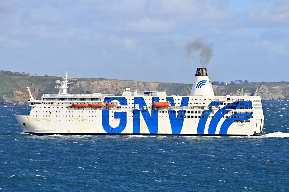 Un ferry italien sert d’hôtel flottant à Brest | Mer et Marine