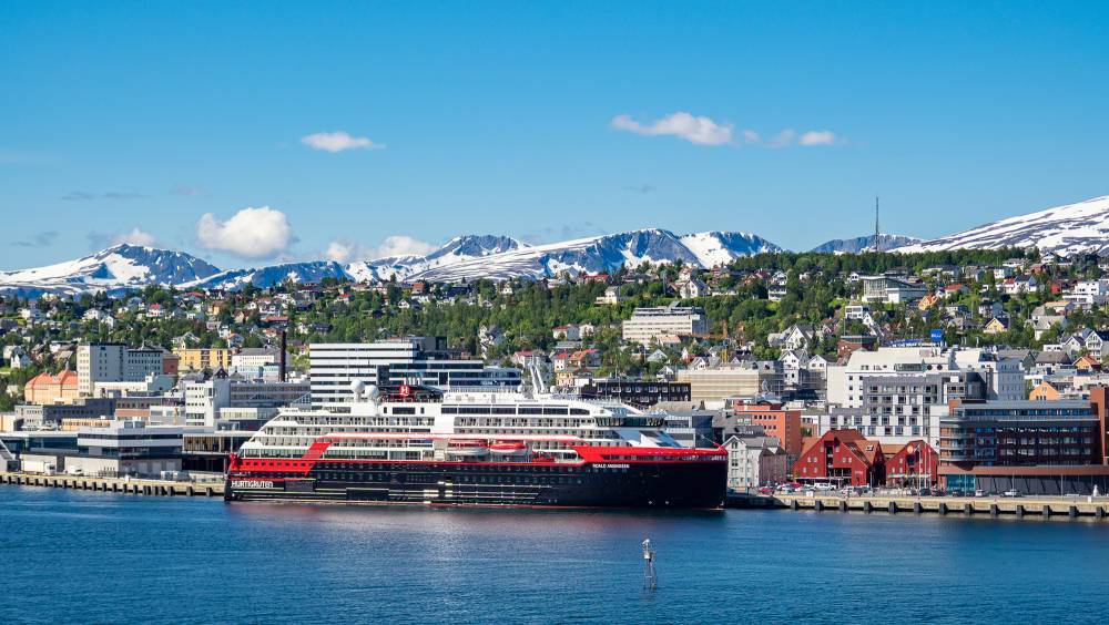 213374 hurtigruten roald amundsen