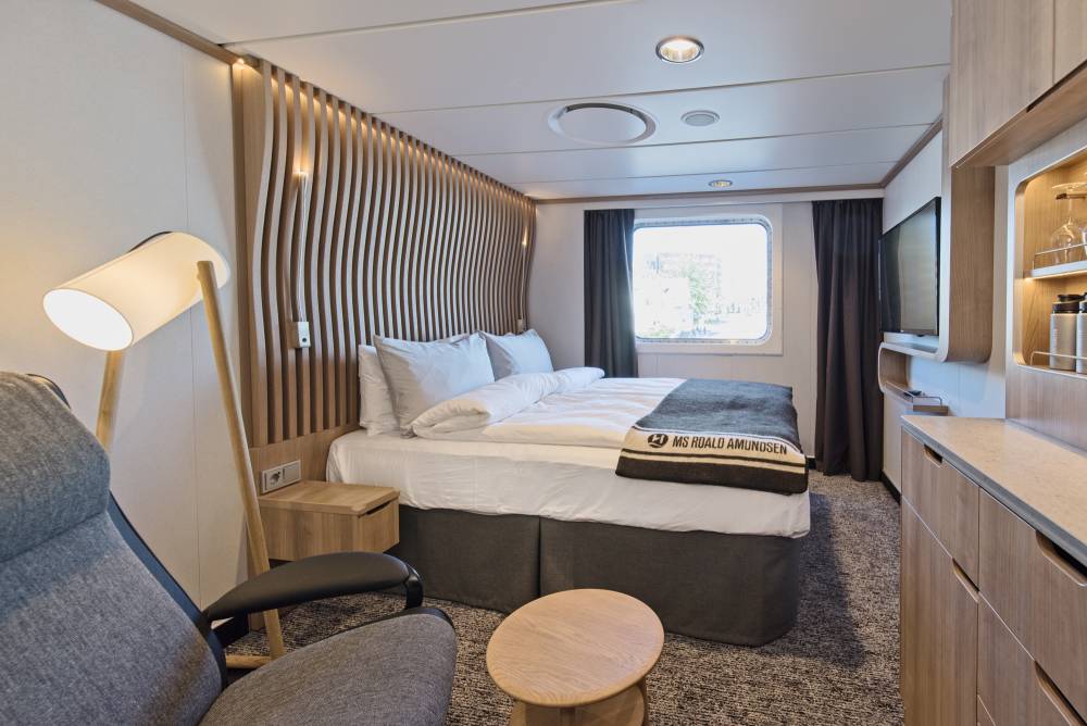 213380 hurtigruten roald amundsen
