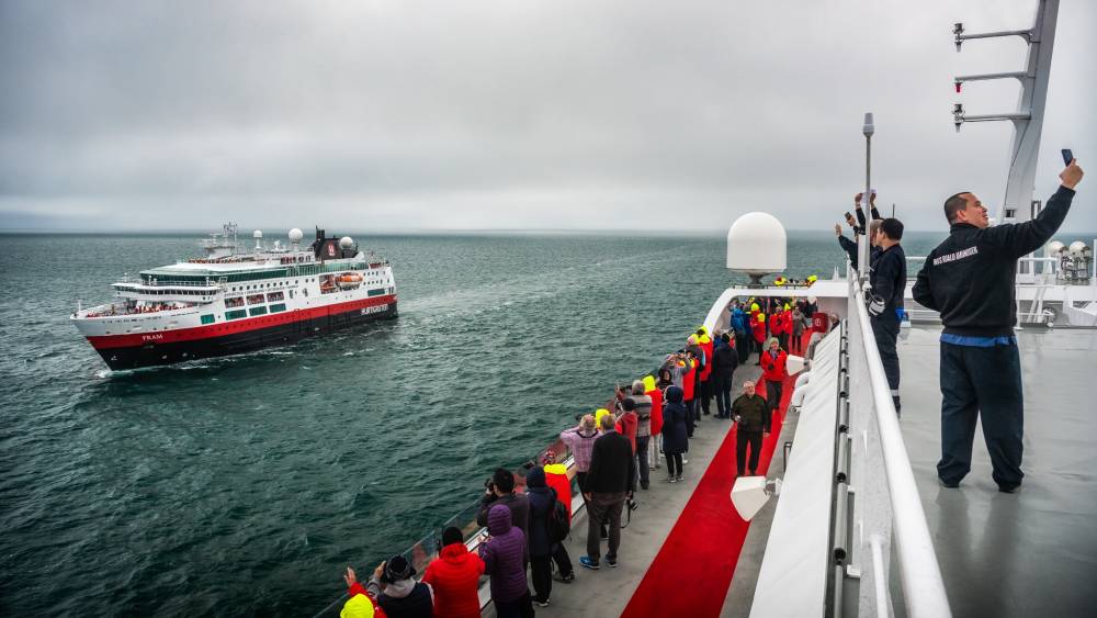215254 hurtigruten amundsen fram passage nord ouest