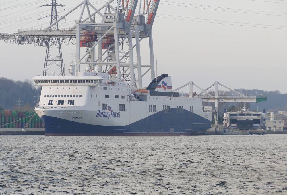 224615 brittany ferries etretat
