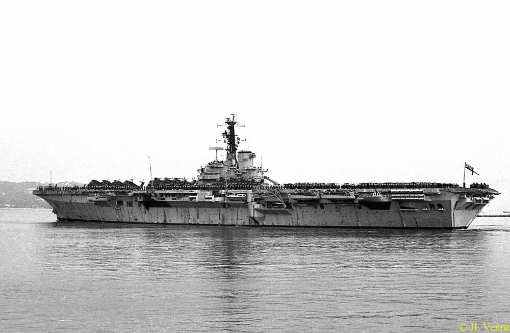 225679 hms bulwark mai 1980