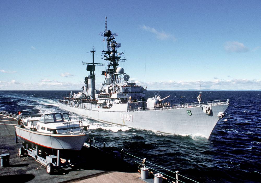 Plongée dans les archives : 1980, un destroyer allemand arrive à Toulon ...