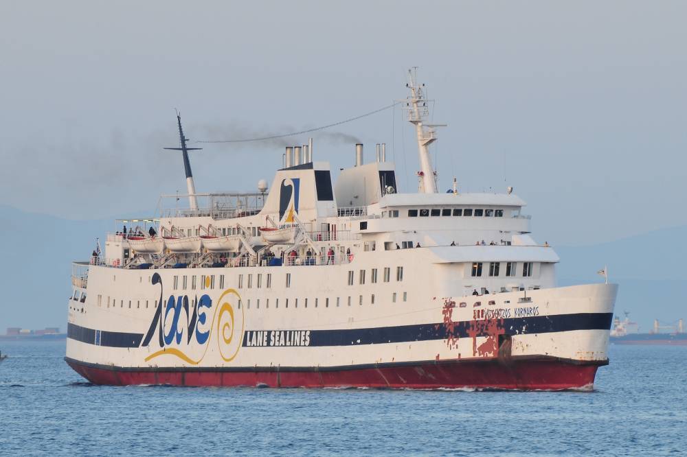 226437 Le Vitsentzos Kornaros au Pirée en mai 2013.