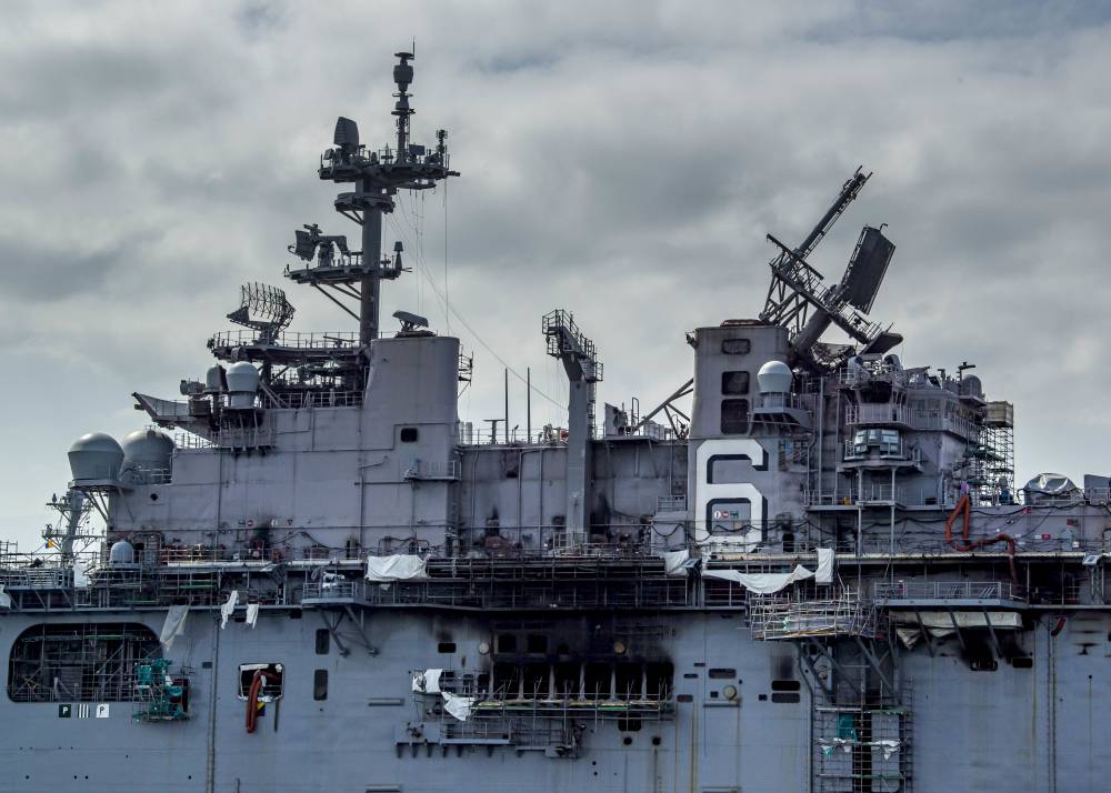 230006 uss bonhomme richard