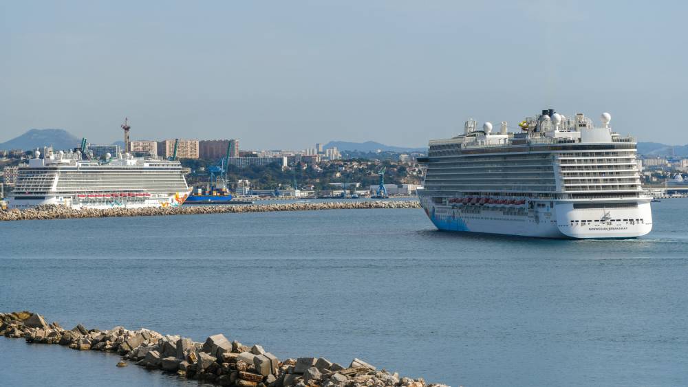 233829 norwegian getaway norwegian breakaway marseille
