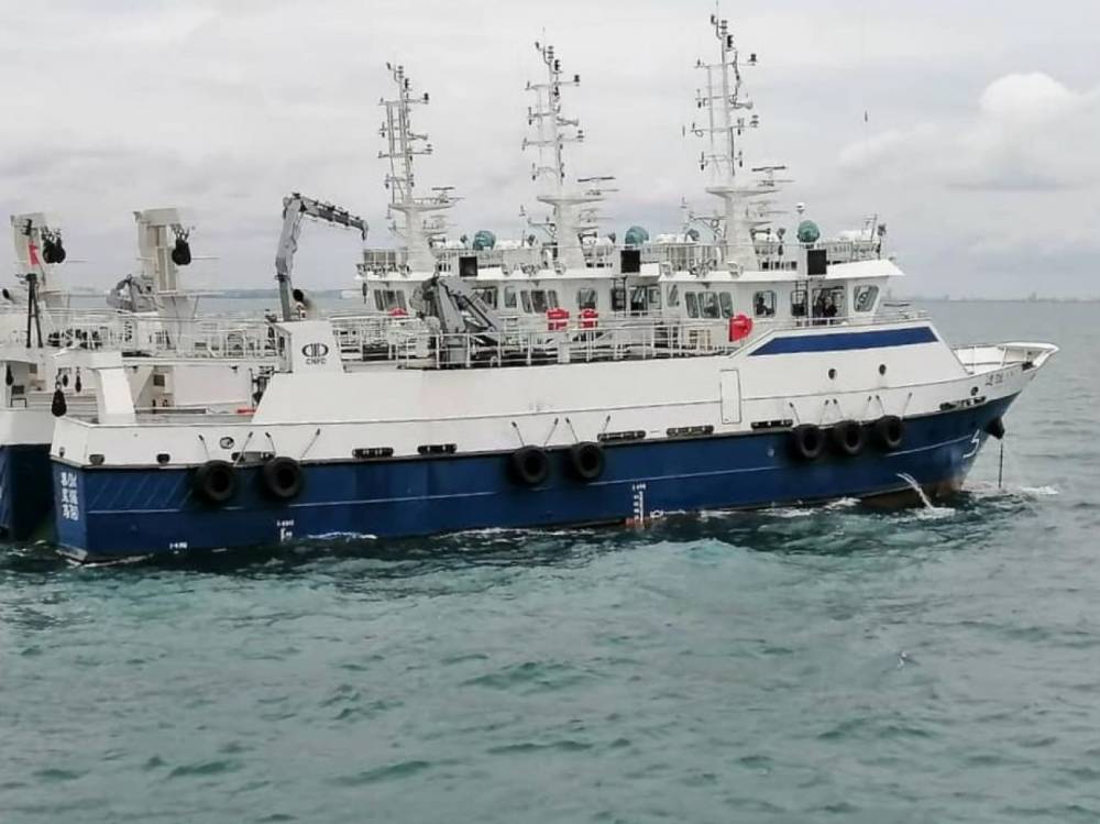 234584 bateaux de peches chinois arretes