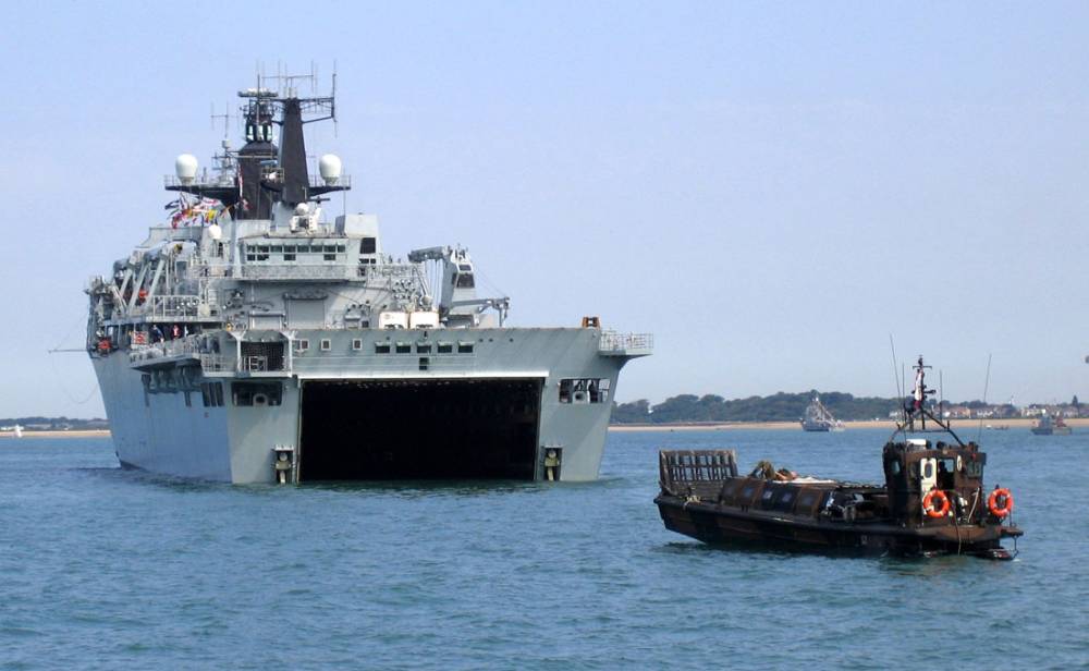 239789 hms albion 2005