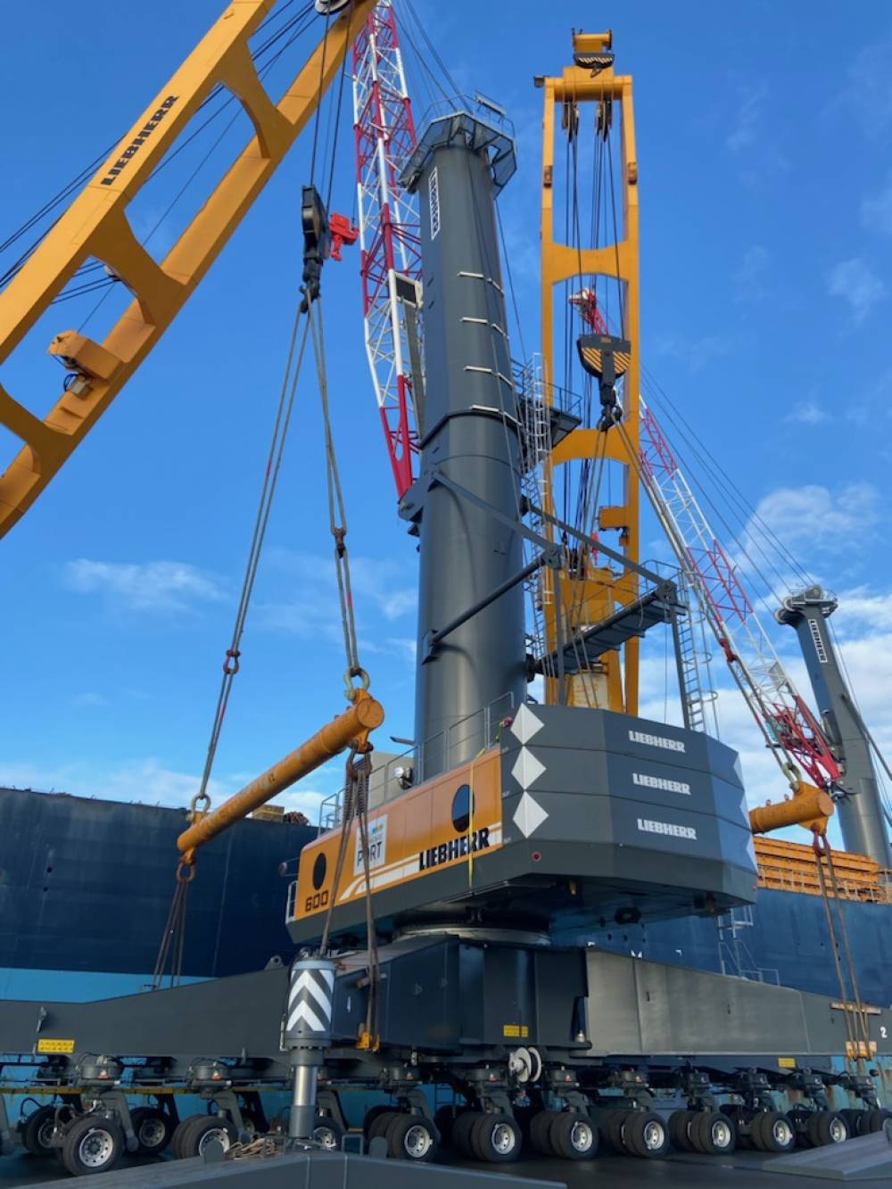 240979 grues saint-nazaire liebherr