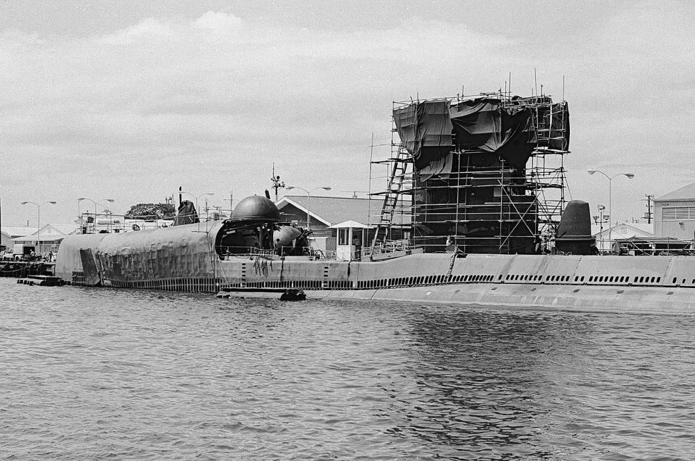 243516 uss greyback 1977