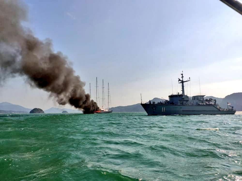 245947 Phocea incendie