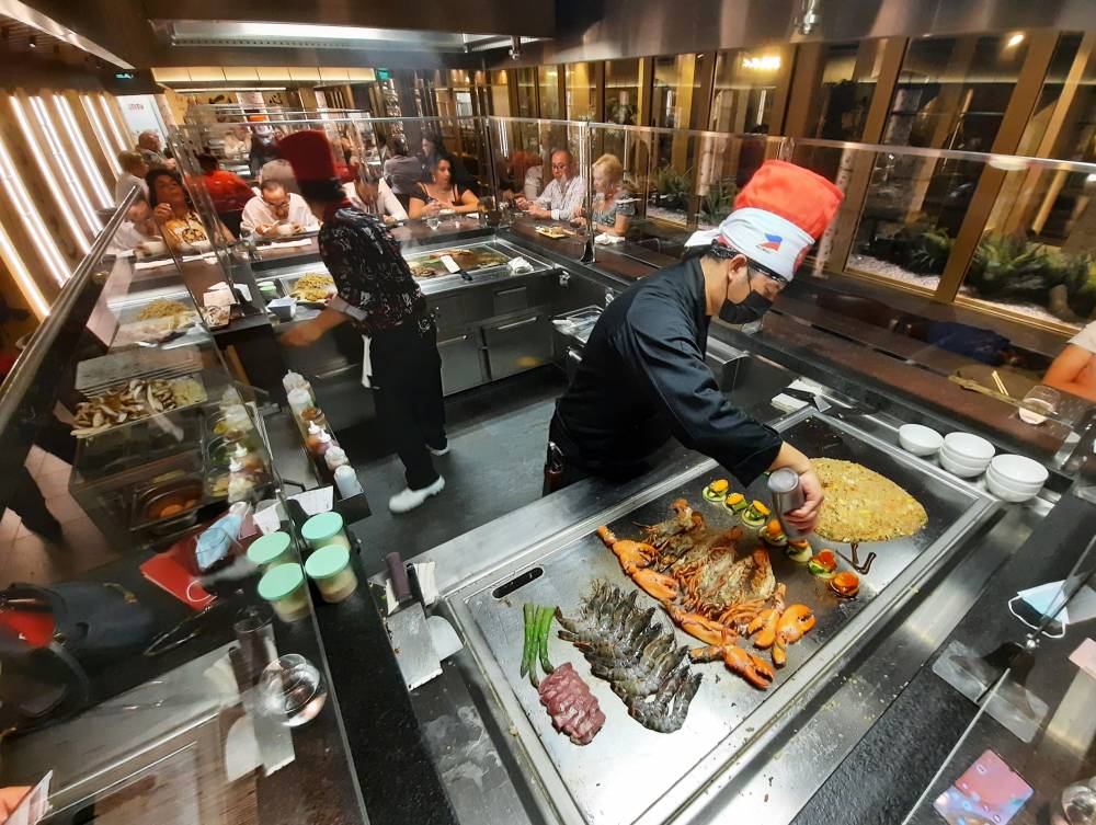 257100 costa smeralda restaurants