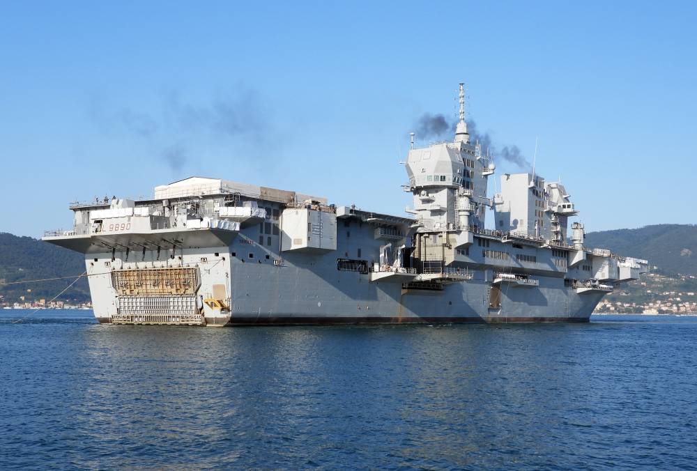 258821 marina militare italie trieste