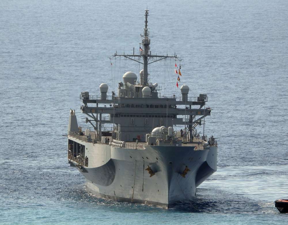 Le navire amiral de la 6ème flotte américaine en arrêt technique à ...