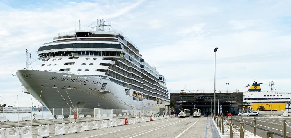 268313 seven seas splendor