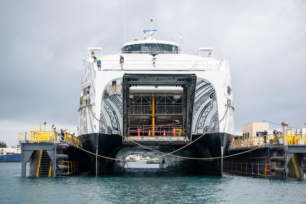 273557 papeete dock flottant