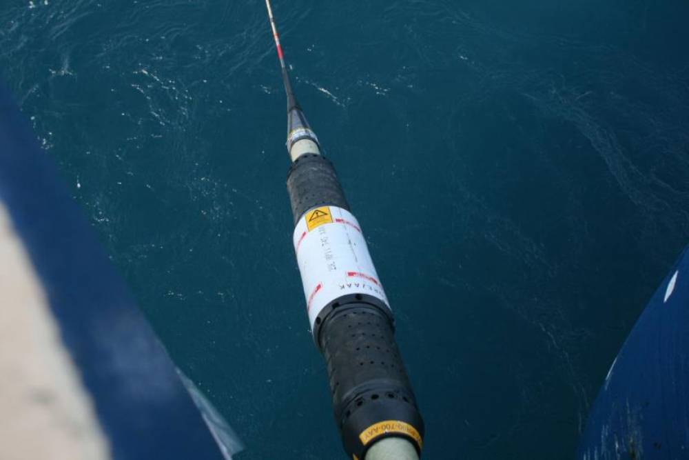 Submarine cables from Calais