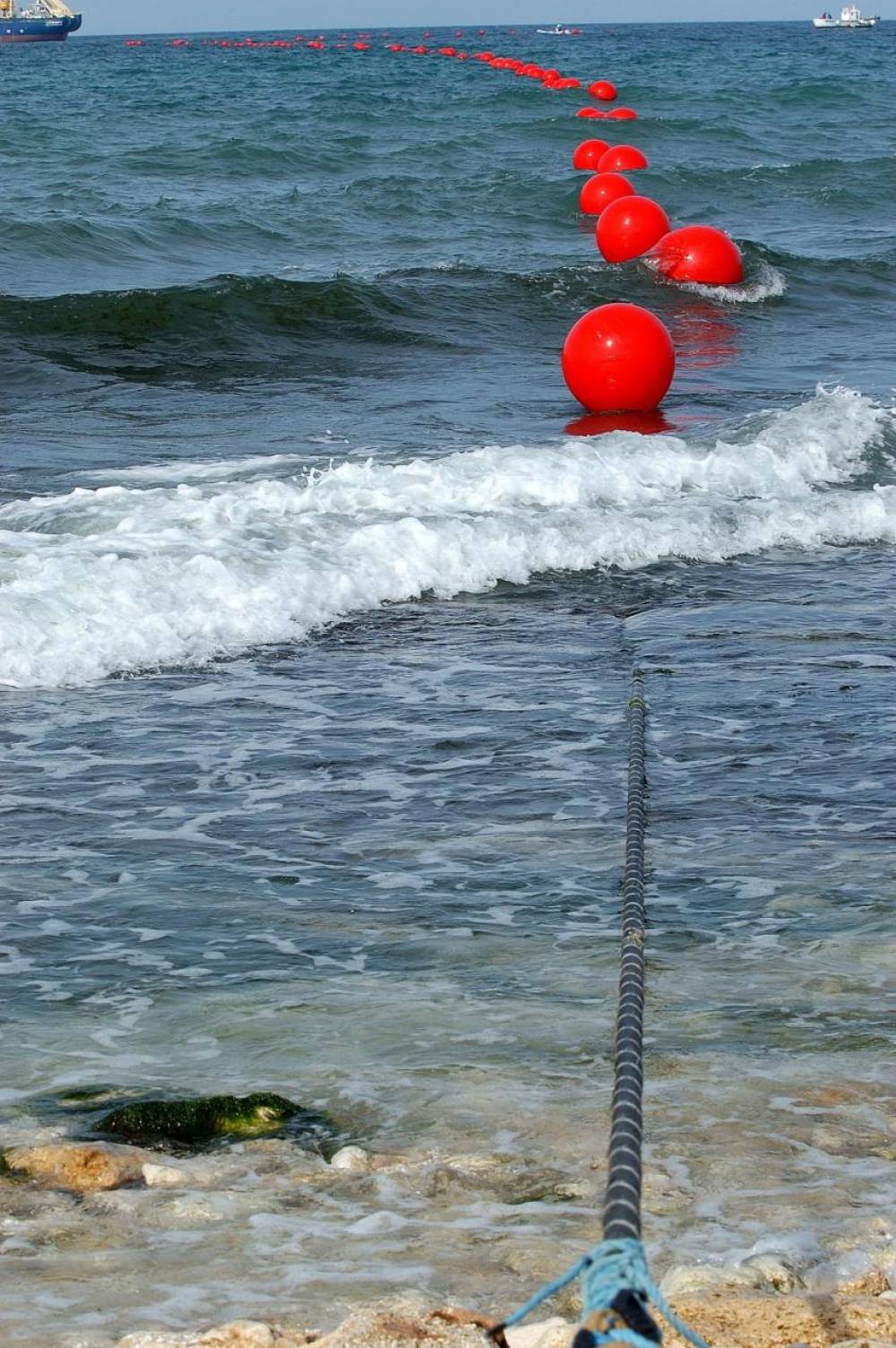 Submarine cables from Calais