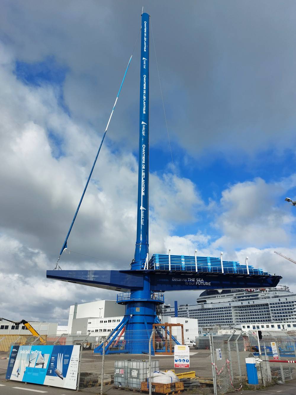 Saint-Nazaire : la voile Solid Sail prête à être déployée | Mer et Marine
