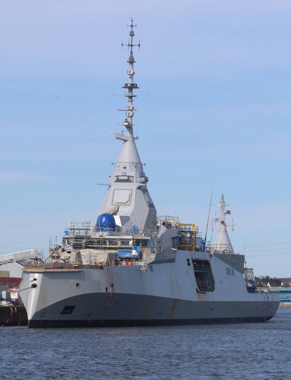 FDI Amiral Ronarc’h l’armement progresse en vue de la première sortie