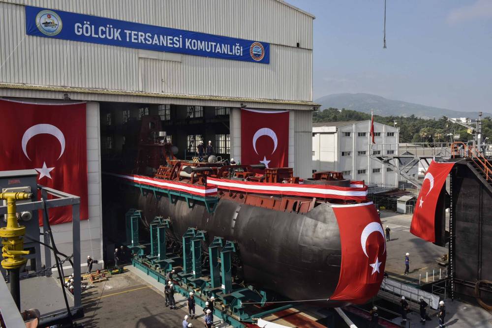Le troisième sousmarin turc du type 214 sort de son hall de