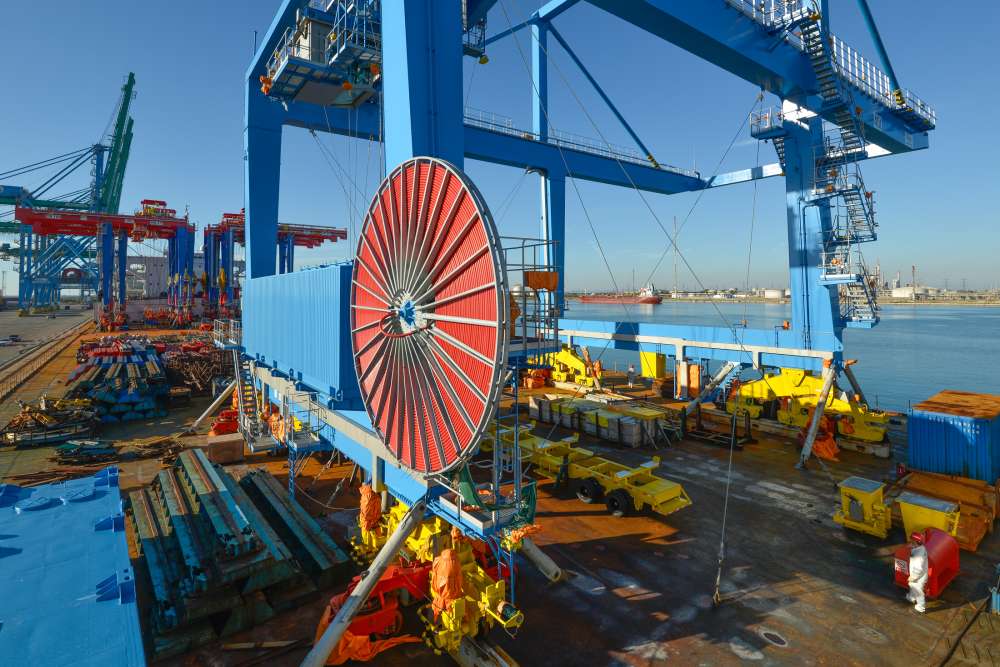 Fos-sur-Mer : Seayard réceptionne un grand portique ferroviaire pour ...