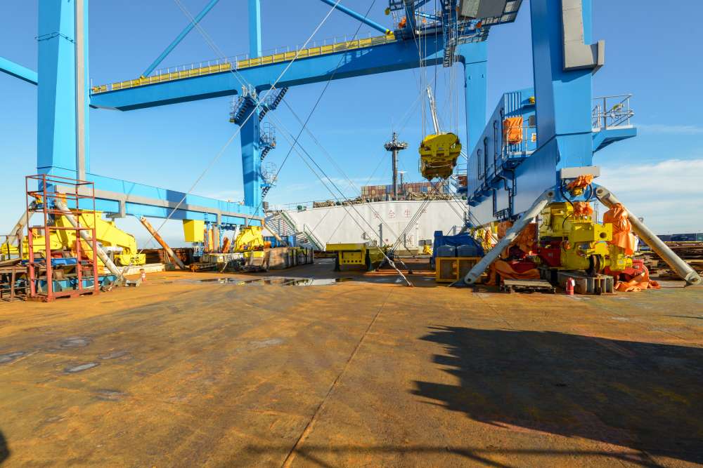 Fos-sur-Mer : Seayard réceptionne un grand portique ferroviaire pour ...